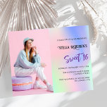 Papier Budget photo holographique rose Sweet 16 invitatio<br><div class="desc">Un arrière - plan holographique rose,  violet,  vert menthe. Personnalisez et ajoutez une photo et les détails de la fête. 1 feuille = 1 invite imprimé bord à bord.</div>