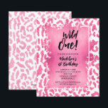 Papier Budget Pink Leopard Wild Un 1er anniversaire Invit<br><div class="desc">Les petites invitations de fête de premier anniversaire de 4, 5 po x 5, 6 po à l'état sauvage comprennent un motif empreinte de léopard chic rose et blanc surmonté d'une couche de fausse feuille rose et les détails de votre fête d'anniversaire en lettres chic. Idéal pour TOUT ÂGE. Ces...</div>