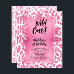 Papier Budget Pink Leopard Wild Un 1er anniversaire Invit<br><div class="desc">Les petites invitations de fête de premier anniversaire de 4, 5 po x 5, 6 po à l'état sauvage comprennent un motif empreinte de léopard chic rose et blanc surmonté d'une couche de fausse feuille rose et les détails de votre fête d'anniversaire en lettres chic. Idéal pour TOUT ÂGE. Ces...</div>