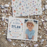 Papier Budget Pirate Under the Sea Boys Photo Anniversair<br><div class="desc">Ahoy, mateys ! Préparez-vous à une fête digne de la mer avec cette amusante invitation de fête d'anniversaire de pirate! Sur le côté gauche, la structure budgétaire en aquarelle peinte à la main comprend un cadre d'animaux de l'océan, dont une baleine, un requin, un dauphin, une méduse, un poisson, un...</div>