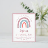 Papier Budget Rainbow Magique Anniversaire Invitation (Debout devant)