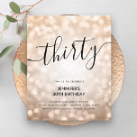 Papier BUDGET Rose Gold Parties scintillant lumières 30e<br><div class="desc">Elégant Glam Rose Gold Parties scintillant Lights 30e anniversaire Script modèle d'invitation avec lumières dorées scintillantes et script de typographie moderne.</div>