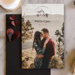 Papier Budget Rustic Mountains Romantic Photo Mariage<br><div class="desc">Budget Rustic Mountains Romantic Photo Faire-part de mariage avec Envelope. Cette invitation à la conception rustique avec des montagnes selon un mariage extérieur et dans une ambiance champêtre. Pour personnalisable Entièrement n'importe quel élément de votre mariage ou événement. La limite est votre imagination. AVIS IMPORTANT : Ce design fait partie...</div>