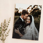Papier Budget Rustique Script Sunset Photo Wedding Invite<br><div class="desc">Offrez-vous une élégance intemporelle abordable avec notre budget Rustic Script Sunset Photo Wedding Invite. Doté d'une faire-part de mariage avec un thème doux et romantique du coucher de soleil sur la plage et un script élégant.</div>