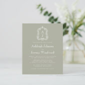Papier Budget Sage Green Monogram Crest Mariage Invitatio (Debout devant)