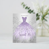 Papier Budget Silver Purple Robe Sweet 16 invitation (Debout devant)