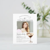 Papier BUDGET SURPRISE PARTY Tini Bit Older Martini 21e (Debout devant)