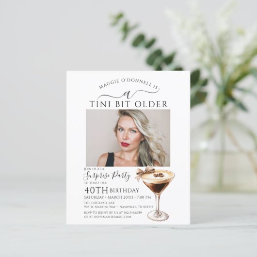 Papier BUDGET SURPRISE PARTY Tini Bit Older Martini 40e (Debout devant)