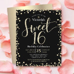 Papier Budget Sweet 16 Black Gold Parties scintillant Chi<br><div class="desc">"Bonne Douce 16". Envoyez cette invitation étonnante, pétillante, girly, festive, moderne, personnalisée, budget personnalisé pour un événement à retenir. La typographie de script de parties scintillant d'or et les confettis superposent un arrière - plan noir. Un arrière - plan en feuille d'or brossé est sur le dos. Personnalisez le texte...</div>