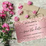 Papier Budget Sweet 16 parties scintillant rose pâle enre<br><div class="desc">Une carte Save the Date pour une fête Sweet 16, 16e anniversaire. Un arrière - plan à l'allure métallique rose vif décoré de poussière de parties scintillant rose en faux or. Personnalisez et ajoutez une date et un nom/âge. Le texte : Save the Date est écrit avec un grand script...</div>