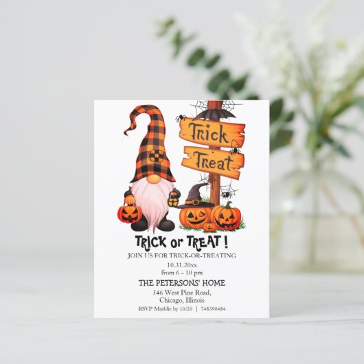 Papier Budget Trick or Treat Cute Gnome Invitation (Debout devant)