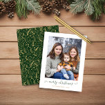 Papier BUDGET Vert Or Simple Script Photo de Noël<br><div class="desc">BUDGET Green Gold Simple Script Modern Joyeux Noël Photo Carte de vacances avec vos photos préférées et un script simple mais élégant Joyeux voeux de Noël. Le dos est orné d'un motif festif mais élégant de feuilles en feuille d'or, de pins et d'autres plantes botaniques d'hiver sur un arrière -...</div>