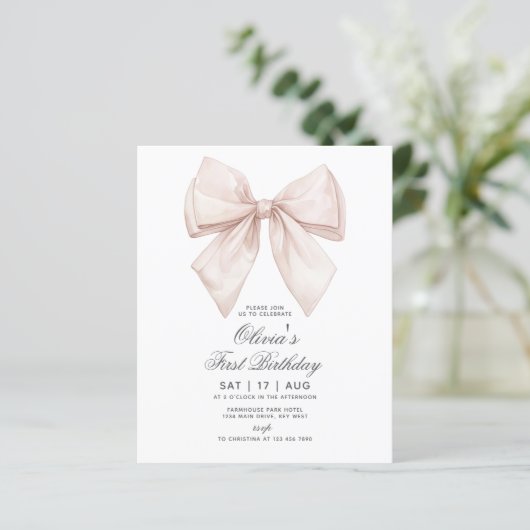 Papier Budget White Bow Invitation d'anniversaire (Debout devant)