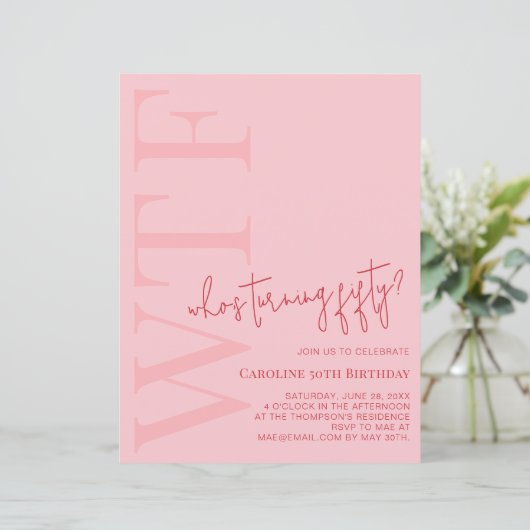 Papier Budget WTF Who's Turning Fifty | Pink Red Birthday (Debout devant)