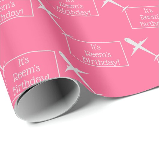 Papier Cadeau Aéronef pilotant un drapeau d'anniversaire personn (Coin rond)