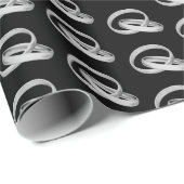 Papier Cadeau Anneaux de mariage en argent sur fond noir (Coin rond)