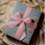 Papier Cadeau Antique Lettres Vintages Roses Toile Bows<br><div class="desc">Envoyez un doux message avec ce design de style vintage. Des lettres anciennes sur un arrière - plan bleu défraîchi préparent le décor de ce bouquet rose sur une dentelle à l'ancienne. Des arcs de toile rose et blanc complètent la motif.</div>