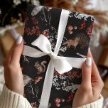 Papier Cadeau Aquarelle Baies et animaux de bois Noël<br><div class="desc">Beau et élégant papier d'emballage noir de Noël avec baies et branches de bois peintes, avec des animaux de forêt douillets. Magasinez ce magasin pour coordonner les conceptions de vacances.</div>