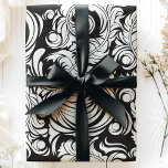 Papier Cadeau Arabesque Vintage plumes noir et blanc Motif<br><div class="desc">Ce papier d'enveloppement de Motif noir et blanc aux plumes Vintages arabesques présente un design complexe de plumes tourbillonnantes dans un jeu de couleurs noir et blanc classique. Parfait pour ceux qui apprécient l'élégance vintage, ce papier d'emballage est idéal pour les événements formels, les cadeaux sophistiqués, ou ajouter une touche...</div>