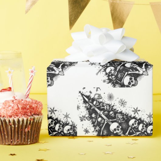 Papier Cadeau Arbre de Noël noir Crânes et os (Fête d'anniversaire)