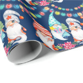 Papier Cadeau Arbre de Noël Rouge Gnomes Aquarelle Vacances (Coin rond)