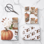 Papier cadeau au parfum de citrouille épicée<br><div class="desc">Ajoutez une touche festive d'automne à vos cadeaux avec ces feuilles de papier d'emballage à la citrouille épicée, présentant un design illustré cosy de citrouilles, de bâtons de cannelle, de lattés et de grains de café. Parfait pour un thème de douche de mariage automnal, des célébrations rustiques ou des cadeaux...</div>