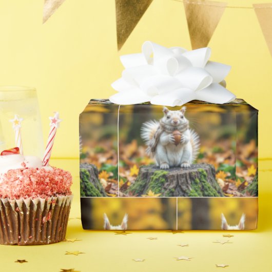 Papier Cadeau Autumn White Squirrel On a Tree Stump (Fête d'anniversaire)
