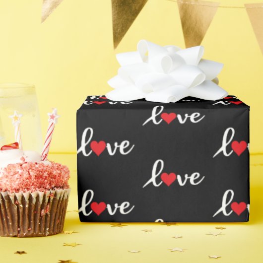 Papier Cadeau avec le Mot Amour (Fête d'anniversaire)