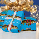 Papier Cadeau "Ayez un Jolly Walleye Christmas" Papier à envelop<br><div class="desc">Un brochet de doré avec des rubans de Noël nage sur un arrière - plan bleu. Le texte dit : "Ayez un Noël à la galerie."</div>