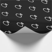 Papier Cadeau Bagues de fiançailles blanches sur fond noir (Coin)