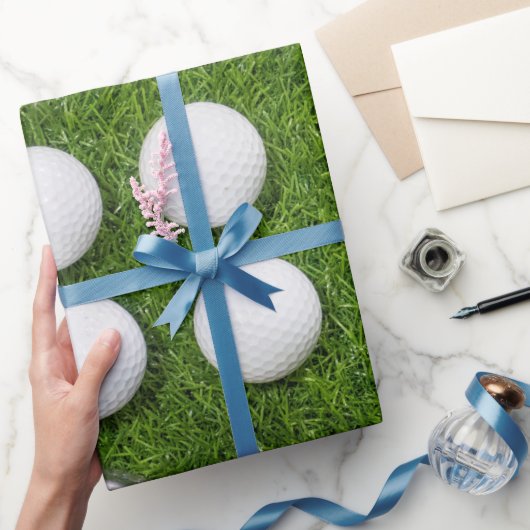 Papier Cadeau Balle de golf sur gazon vert (Cadeaux)