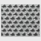 Papier Cadeau Baskets noirs avec balle de football (Plat)