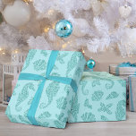 Papier Cadeau Beach Christmas Seahorse Motif Aqua Parties scinti<br><div class="desc">Ce beau papier d'emballage bleu marine de Noël côtier présente un motif de parties scintillant hippocampes,  coquillages et sprigs sacrés pour un design festif de vacances sur la plage.</div>