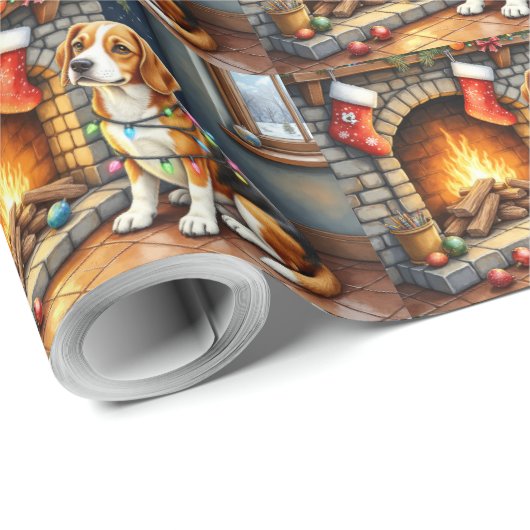Papier Cadeau Beagle Sitting by Fireplace with Christmas Lights (Coin rond)
