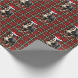 Papier Cadeau Bernese Mountain Dog et Holiday Plaid Christmas<br><div class="desc">Une adorable aquarelle illustrant un chien de la Montagne bernoise,  se marie avec un arrière - plan à motifs plaid de saison rouge et vert,  et le chien porte un casquette de vacances festif.</div>