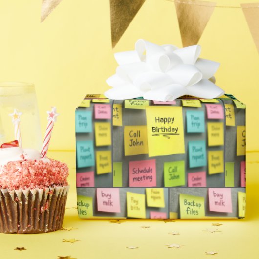 Papier Cadeau Birthday Sticky Notes On Office Cubicle Wall (Fête d'anniversaire)