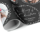 Papier Cadeau Black Modern Script Merry Christmas Family 6 photo (Coin rond)