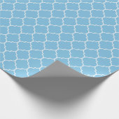 Papier Cadeau Blanc de Quatrefoil de Marocain sur bleu-clair (Coin)
