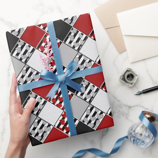 Papier Cadeau Blanc noir avec patchwork rétro rouge (Cadeaux)