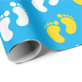 PAPIER CADEAU BLEU AVEC PIEDS BÉBÉ BLANC ET JAUNE (Coin rond)