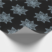Papier Cadeau Bleu pâle sur Fleurs croquantes noires (Coin)