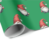 Papier Cadeau Cadeau de Noël Gnome Festive sur Deep Green (Coin rond)