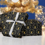 Papier Cadeau Cadeau moderne Gold Deer & Heart Wreath Christmas<br><div class="desc">Enveloppez votre cadeau spécial avec ce papier d'emballage chic motif cerf. Ce design présente un graphisme de cerf à texture or élégant avec une couronne de coeur sur une couleur arrière - plan noire. Carte de Noël et cadeaux correspondants sont disponibles dans ma boutique BaraBomDesign.</div>