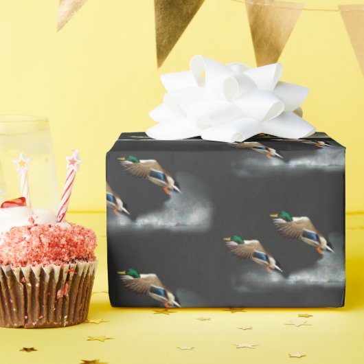 Papier Cadeau Canard de Majard volant au-dessus de l'eau (Fête d'anniversaire)