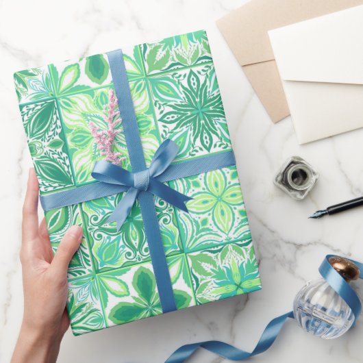 Papier Cadeau Carreaux décorés en vert et blanc (Cadeaux)