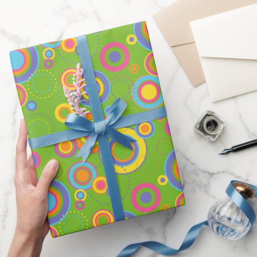 Papier Cadeau Cercles mods rétro sur vert (Cadeaux)
