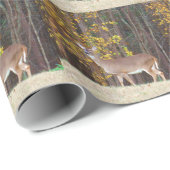 Papier Cadeau Cerf devant l'arbre d'automne jaune (Coin rond)