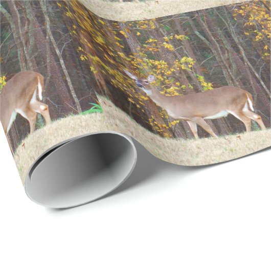 Papier Cadeau Cerf devant l'arbre d'automne jaune (Coin rond)