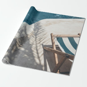 Papier Cadeau Chaise Brown en bois près du plan d'eau