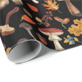 Papier Cadeau Champignons sauvages sur le noir (Coin rond)